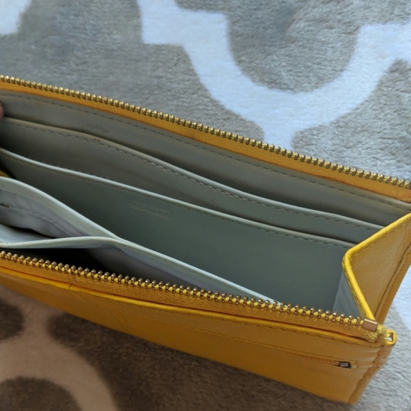 Coach wristlet - Picture 2 of 2